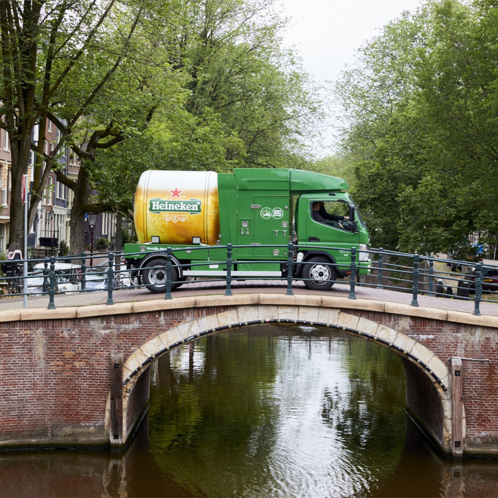 1920 heineken elektrischetankbiertruck06 1000x1000