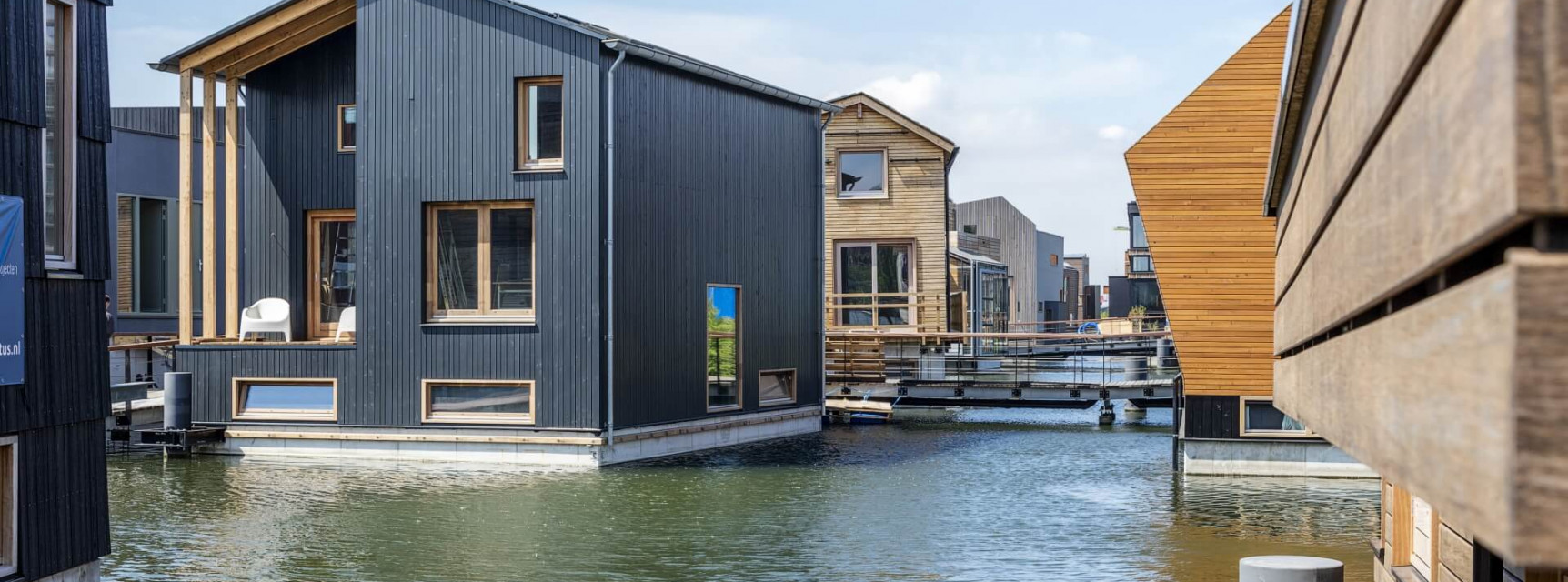 detail waterhouses